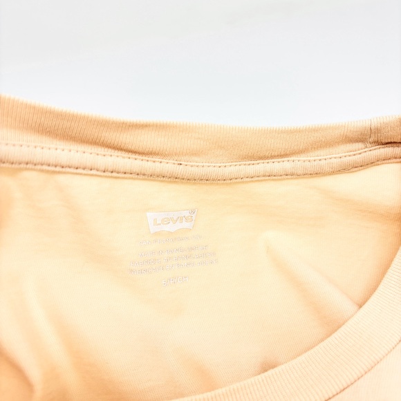 LEVI’S Crop Logo Daisy Tee - Picture 5 of 6